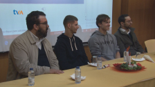 Nadadores Tiago Neves e MIguel Cruz Visitam EB 2/3 Cardoso Lopes